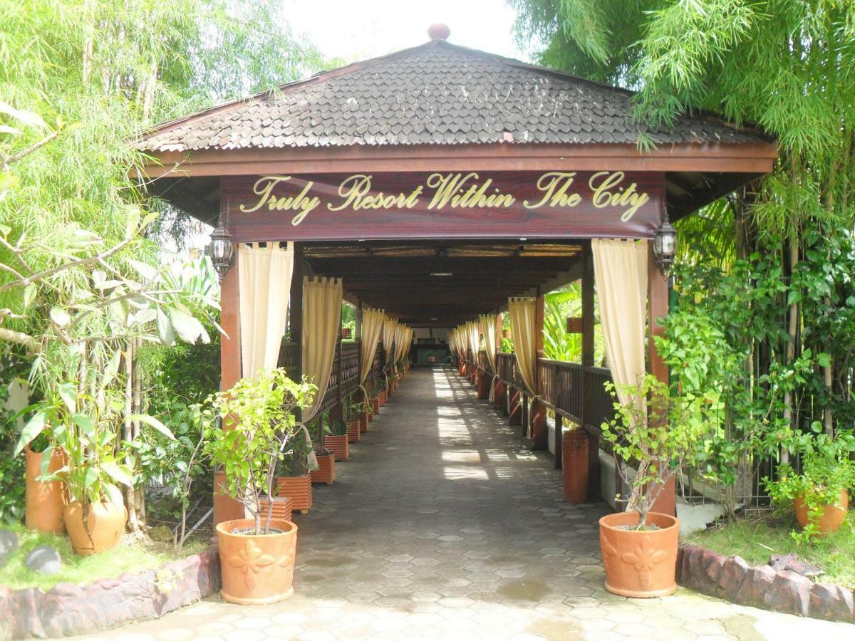 Hotel Pantai Gapura Μακασάρ Εξωτερικό φωτογραφία