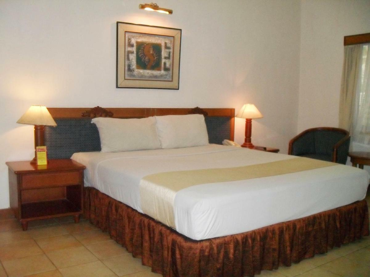 Hotel Pantai Gapura Μακασάρ Εξωτερικό φωτογραφία